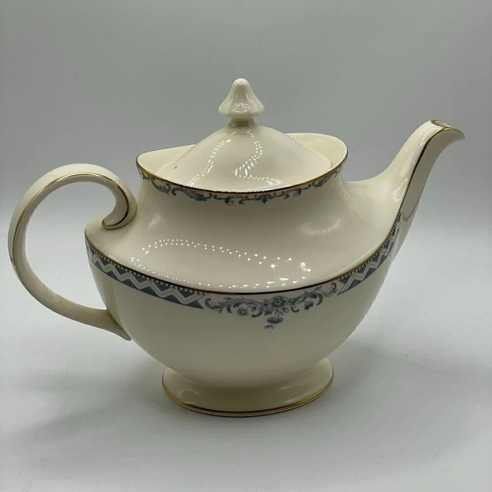 Royal Doulton Josephine H5235 Vintage English Fine Bone China Cream Floral 5 Cup